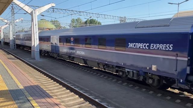 Вагоны "RIC" фирменного поезда "Экспресс" Санкт-Петербург-Москва №003А покидают вокзал после рейса! смотреть онлайн
