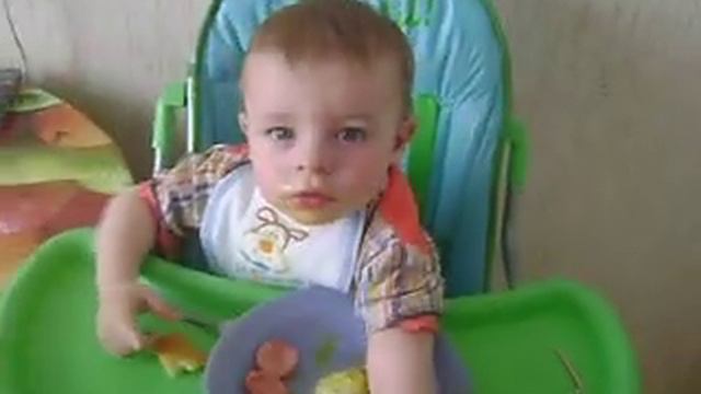 Малыш спит и кушает... смотреть онлайн