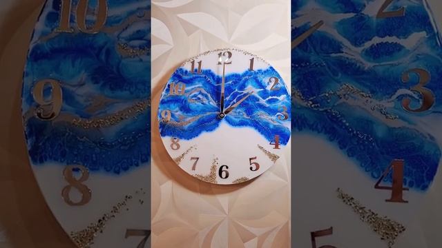 Часы "Зима" из эпоксидной смолы. Любите зиму? Я не очень её люблю за холод? но обожаю за красоту❄ смотреть онлайн