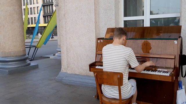 Пианист исполнил классические музыкальные произведения на фортепиано,т.Шевченко,Кривой Рог,25.06.2 смотреть онлайн