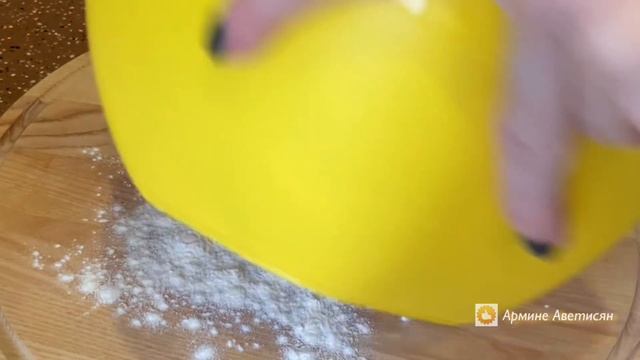 Идеально к чаю!Лучший рецепт что я пробовала! Сырники нежные и красивые как с картинки ! смотреть онлайн