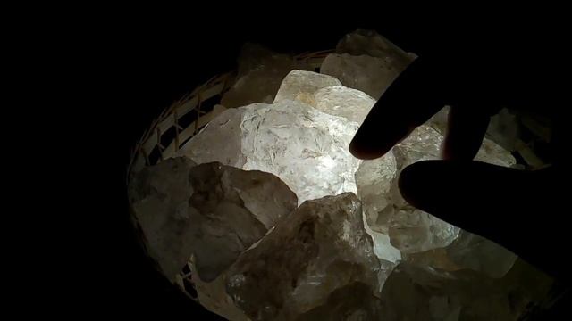 Lampara de cuarzo blanco en canasto A la venta смотреть онлайн
