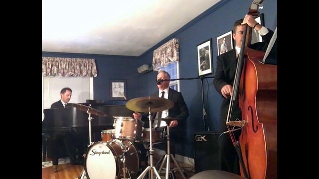 Honesty - The Mp3 Jazz Trio смотреть онлайн