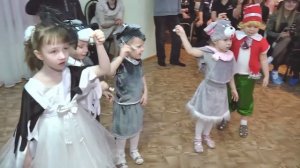 Новогодний утренник в садике 2016-2017  (видео для развития детей)