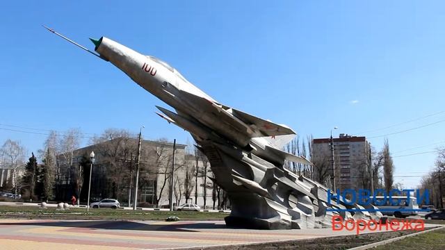 Самолет МИГ-21 на улица Космонавтов в Воронеже смотреть онлайн