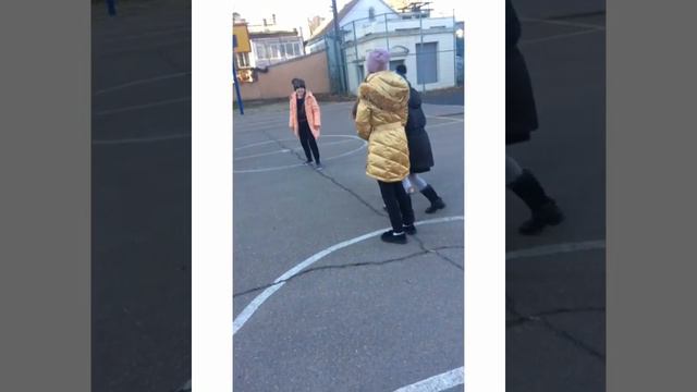 Моё первое видео в школе. Я подвернула ногу. Как мы разливаемся в школе./Anastasiz BFF/ смотреть онлайн