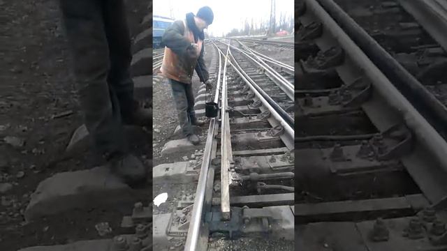 Смазка стрелок Мазутой. смотреть онлайн