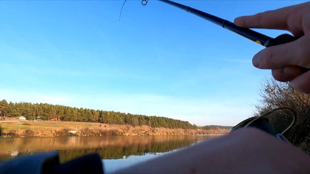 КАК НАЙТИ ОКУНЯ на реке? ПОИСК ОКУНЯ осенью. смотреть онлайн