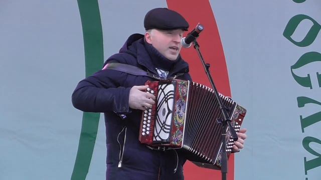 Гармонист "Выйду в поле голая..." !.mp4 смотреть онлайн