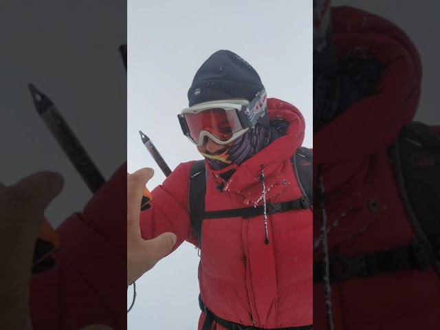 Группа Клуба 7 Вершин Wild guanabana поднимается на Западную вершину Эльбруса смотреть онлайн