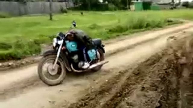Байкеры. Пьяный мотоциклист уснул за рулем смотреть онлайн