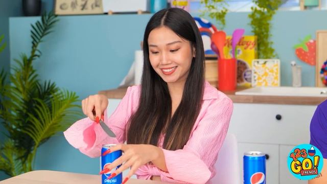 ЧЕЛЛЕНДЖ «100 СЛОЕВ» || 100 слоев лака, губной помады и макияжа! КРУТАЯ ИГРА ОТ 123 GO! TRENDS смотреть онлайн