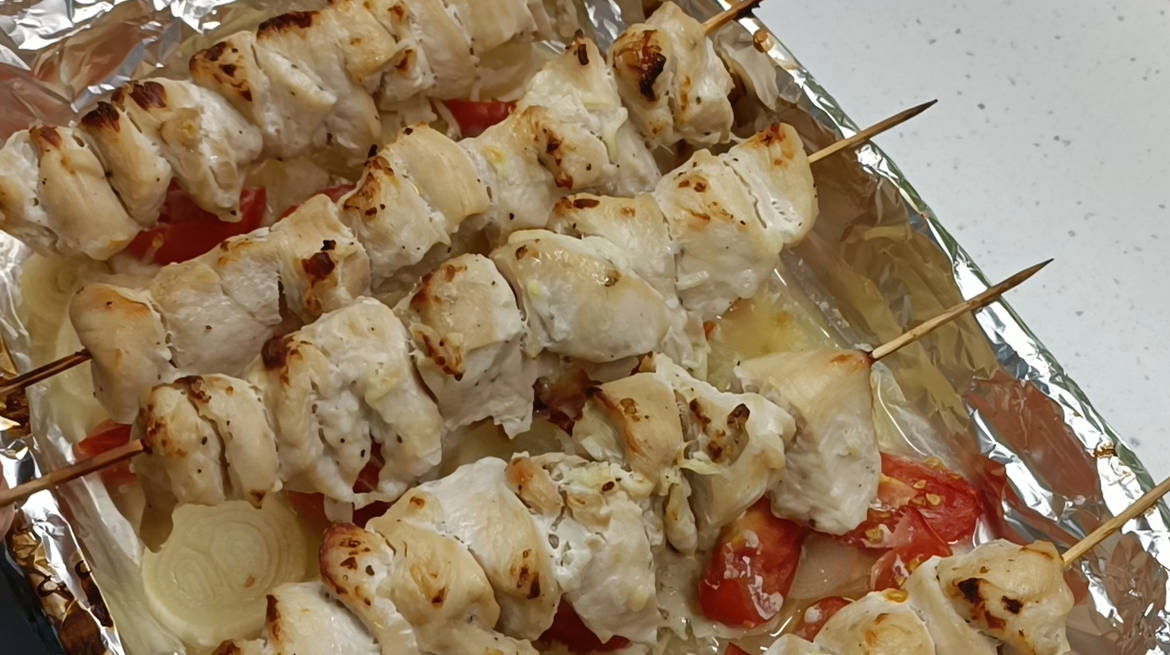 Шашлычки из куриной грудки в духовке с маринадом из кефира смотреть онлайн