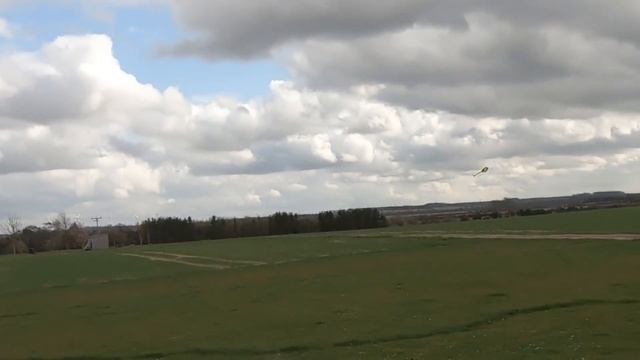 EVERYONE needs this rc helicopter смотреть онлайн