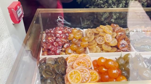 Рождество и Мода. Самые трендовые витрины Парижа. смотреть онлайн