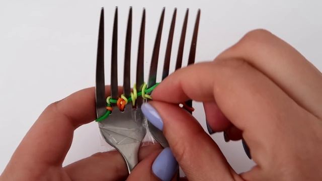 браслет ЧЕШУЯ ДРАКОНА из резинок на вилках без станка | Dragon Scale Bracelet Rainbow Loom смотреть онлайн