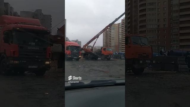 Шаланда Скания автокран груз #Shorts #шаланда #скания #автокран #камаз смотреть онлайн