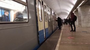Метро Москва|Станция метро Петровско - Разумовская отправление поезда в центр Москвы