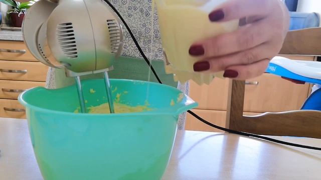 Крем на сгущенном молоке и Сливочном масле. Очень вкусный смотреть онлайн