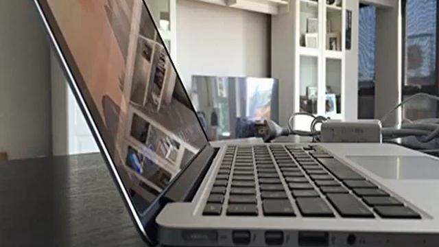 Apple MacBook Pro ME867LL/A 13.3-Inch Laptop With Retina Dis