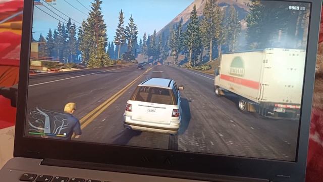 Gta V Gameplay Ryzen 5 3500U Vega 8 Laptop смотреть онлайн