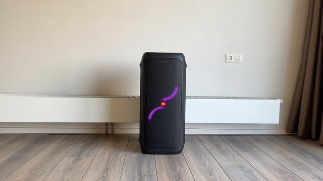Plugged in VS Battery powered - Jbl Partybox 300 Sound Test! смотреть онлайн