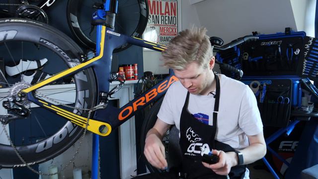 How To Convert A BB386 EVO 30mm Bottom Bracket To GXP On A Road Bike смотреть онлайн