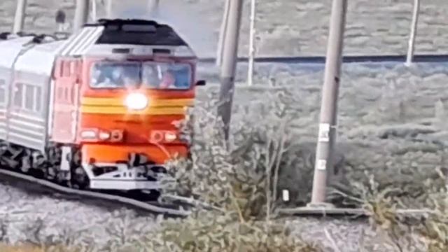 По тундре по железной дороге ,где мчится поезд Воркута -Ленинград. Поет Осипов .Н. смотреть онлайн