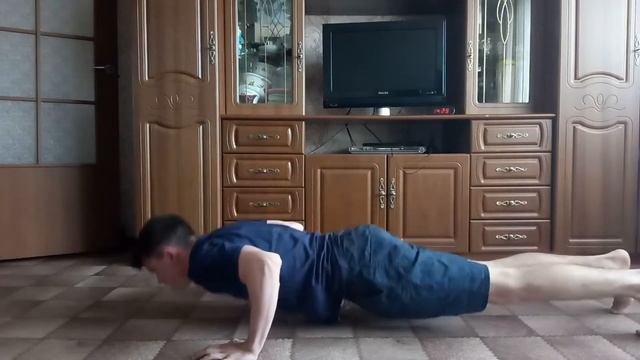 КАК НАКАЧАТЬ ПЛЕЧИ ОТЖИМАНИЯМИ? смотреть онлайн