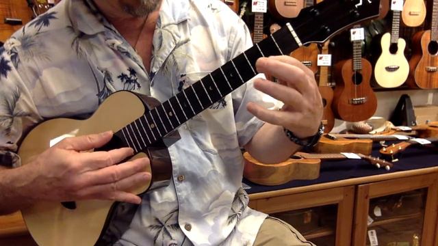 "Moon River" on Anuenue "Moon Bird" Spruce top Tenor #3228 @ Ukulele Mania, Tokyo смотреть онлайн