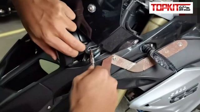 LED Headlight Assembly with DRL For BMW F800gs F800gs adventure F700gs F650gs F800r - Installation смотреть онлайн