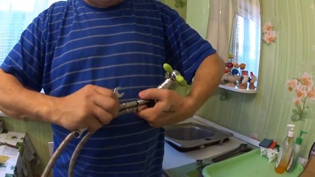 ЗАМЕНА КРАНА НА КУХНЕ . ПОМЕНЯЛИ СМЕСИТЕЛЬ . смотреть онлайн
