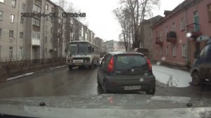 Ребенок не пристегнут.