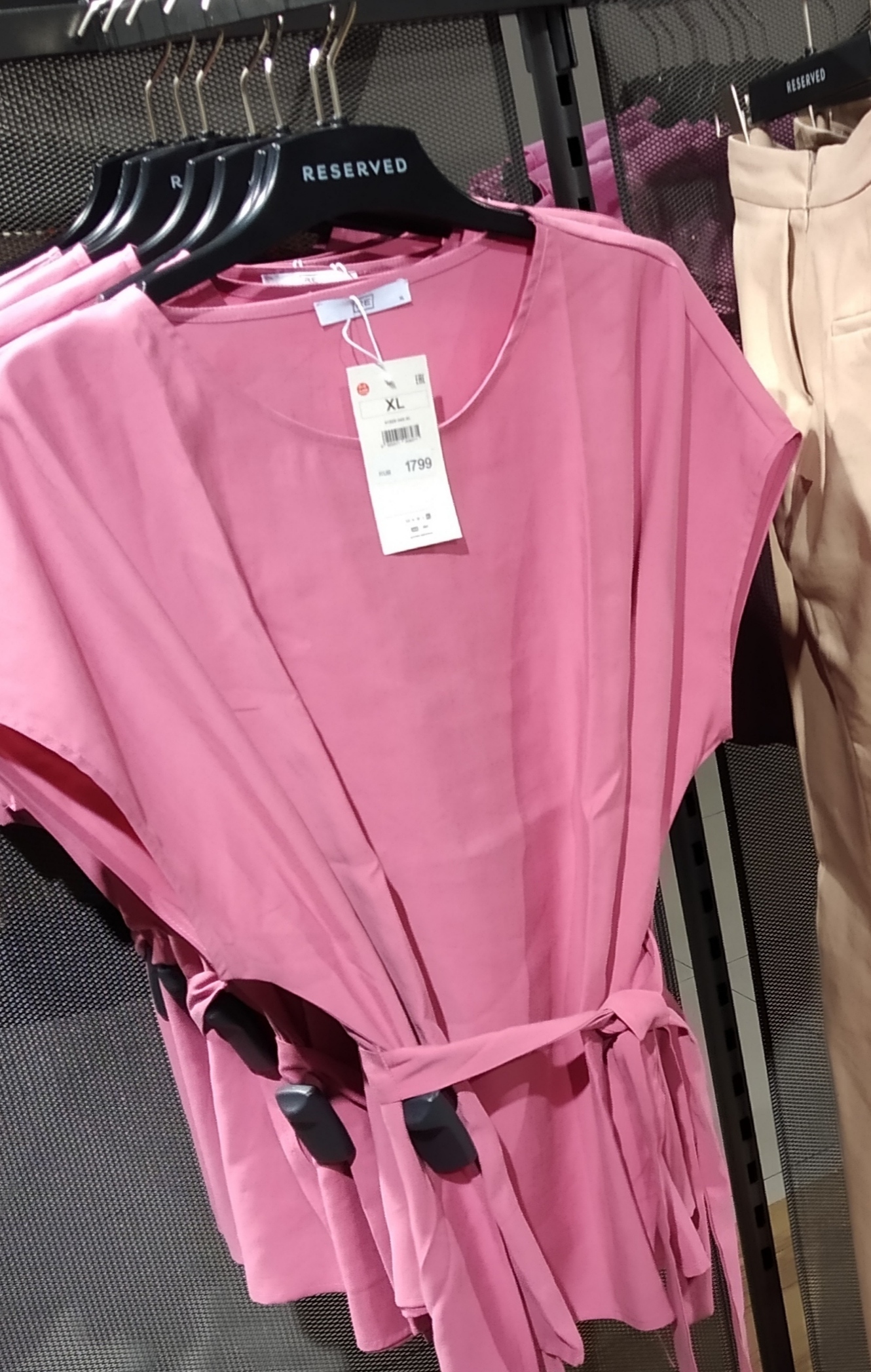 В магазине одежды RESERWED летние новинки платья, юбки, блузки, футболки, шорты, тренды сезона. смотреть онлайн