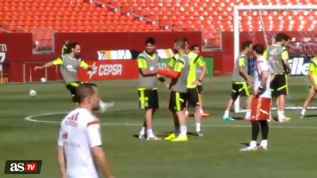 Competición darle al larguero  Sergio Ramos 2, Diego Costa 0 Portada AS com смотреть онлайн