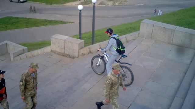 "Понти велика сила" Николаев спуск со ступенек на БАМе смотреть онлайн