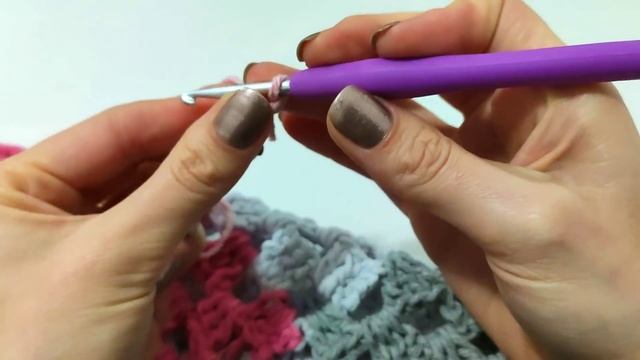 TAPETE DE CROCHÊ SIMPLES COM SOBRAS DE BARBANTES