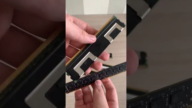 ЧЕМ ОТЛИЧАЕТ СЕРВЕРНАЯ ОПЕРАТИВНАЯ ПАМЯТЬ ОТ ОБЫЧНОЙ ? И ПОЧЕМУ ОНА НЕ ЗАРАБОТАЕТ В ТВОЁМ ПК! смотреть онлайн