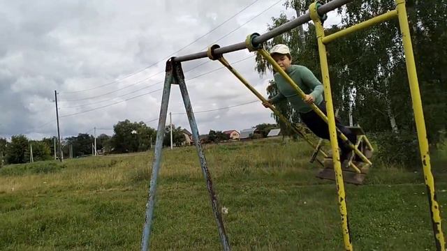 прыгаем с качель кто дальше прыгнет тот получит телефон смотреть онлайн