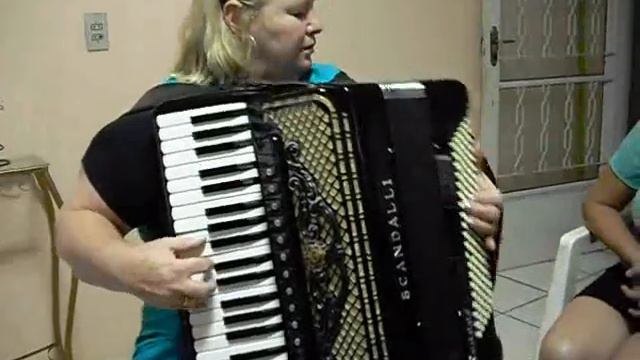 Scandalli Super V.wmv смотреть онлайн