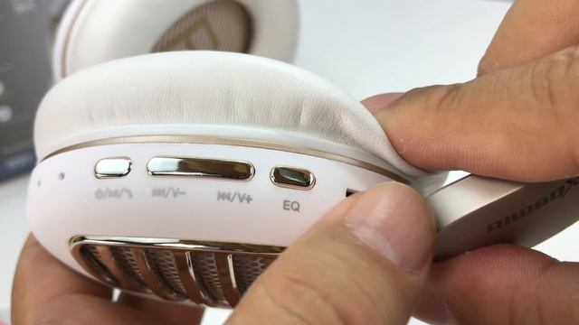 I love the Over Ear WB5 Foldable Wireless Headphones by Riwbox for one reason! смотреть онлайн