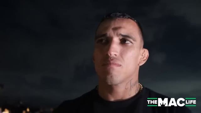 Charles Oliveira congratulates Islam Makhachev for beating Alexander Volkanovski смотреть онлайн