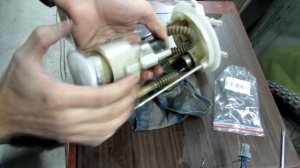 Регулятор давления топлива, фильтр грубой очистки, Лада Калина замена. Подробно. Почти в первый раз