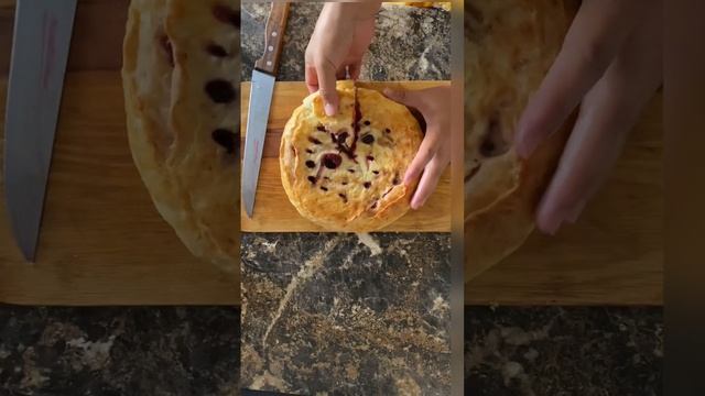 Пирог “Варенец” Тесто -  Дрожжевое; Начинка - Варенье  из Смородины ?!