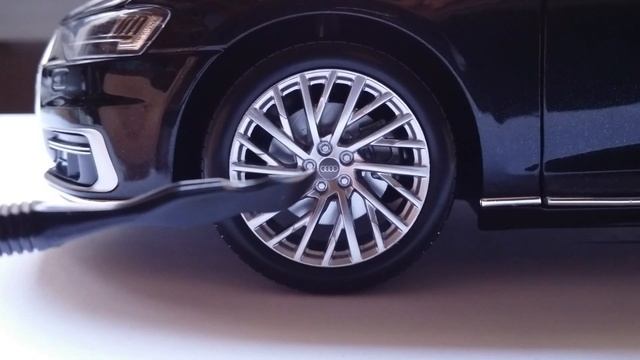 Reviewing The 1/18 Audi A8 L (D5) By Norev
