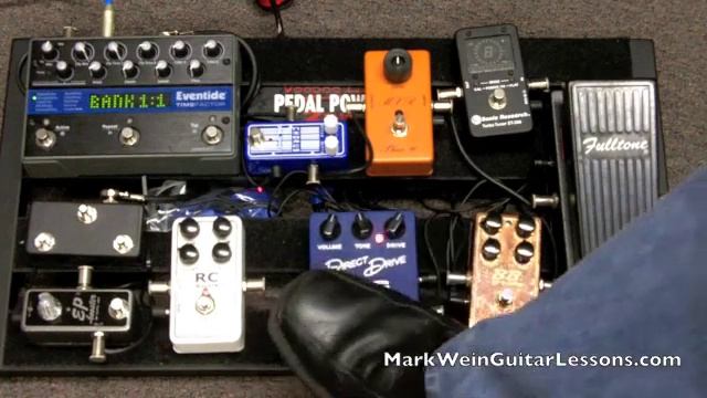 My current pedal board setup.... смотреть онлайн