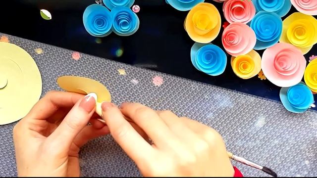 Как сделать НЕБОЛЬШИЕ РОЗОЧКИ из бумаги смотреть онлайн