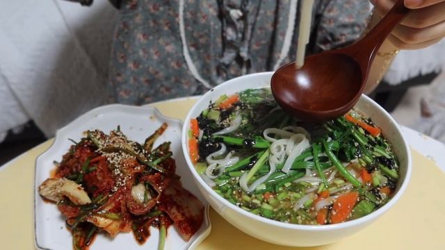 ENG) vlogㅣ?칼국수 만들기, 부추로 시작해서 부추로 끝나는 요리, 해장라면, 부추전 смотреть онлайн
