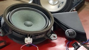 динамики  установка в штатные места с проставками Toyota Corolla 2016 г.mp4