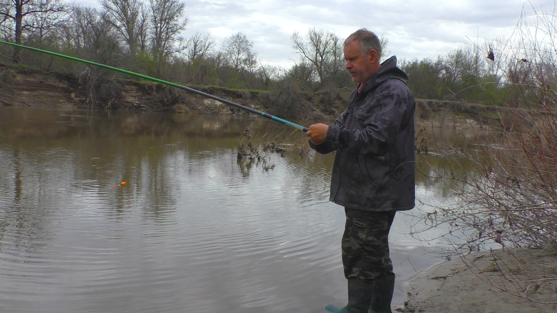 Рыбалка в апреле по мутной воде 2022 смотреть онлайн